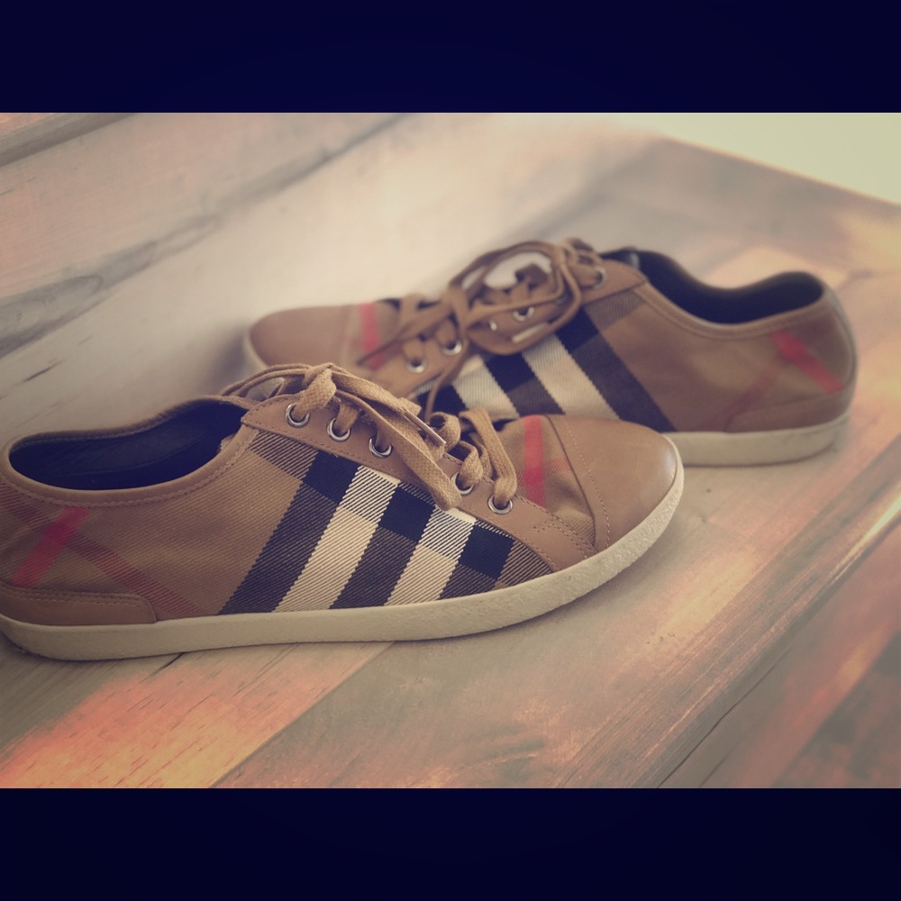 Burberry canvas lace up sneakers